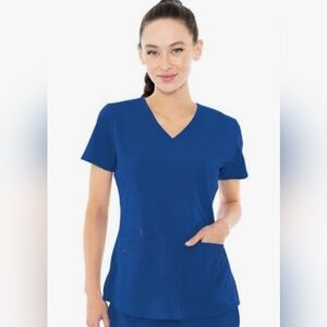 Med Couture scrub top Energy 8579